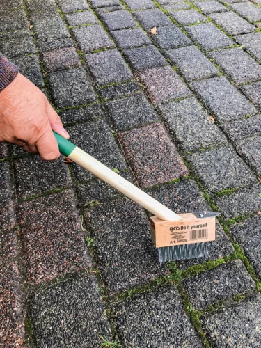 BGS DIY drôtená kefa na burinu do škár, krátka rukoväť, so škrabkou, 300 mm (50926)