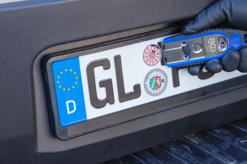 BGS technic Škrabka na evidenčné čísla (EČV, ŠPZ) | 40 mm |so 6 plastovými škrabacími čepeľmi (BGS 70912)