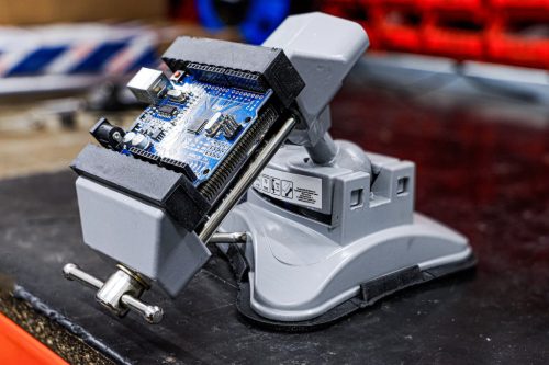 BGS DIY Stolový zverák | otočný | Čeľuste 70 mm | s vákuovou sacou základňou (71017)