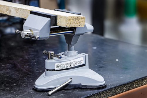 BGS DIY Stolový zverák | otočný | Čeľuste 70 mm | s vákuovou sacou základňou (71017)