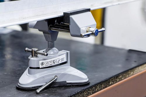 BGS DIY Stolový zverák | otočný | Čeľuste 70 mm | s vákuovou sacou základňou (71017)