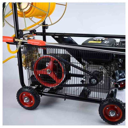 NAKAYAMA NAFTOVÝ POSTRIKOVATEĽ NA KOLESOCH S NAVÍJAČOM, 4-TAKTOVÝ, 6,5 konských síl, 45 litrov/min, SO STRIEKACOU PISTOLKOU, NAVÍJAČOM NA HADICU 30 metrov (NS4510)